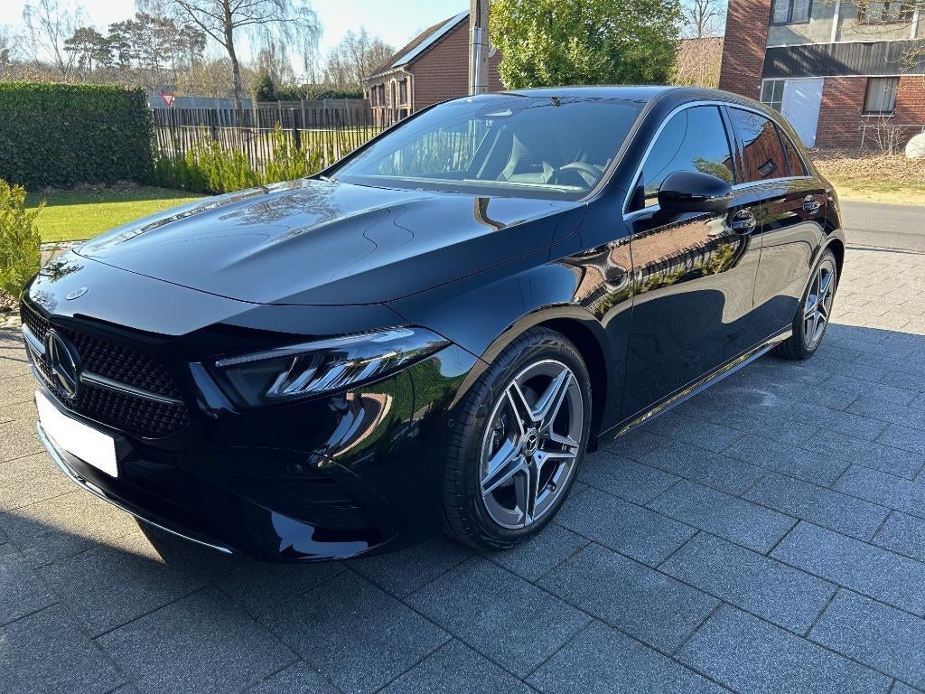 A180 * AMG-pack  * 750km * 2026 * 3j GARANTIE * NIEUW!!, Auto's, Mercedes-Benz, 4 cilinders, Alcantara, Zwart, 5 zetels