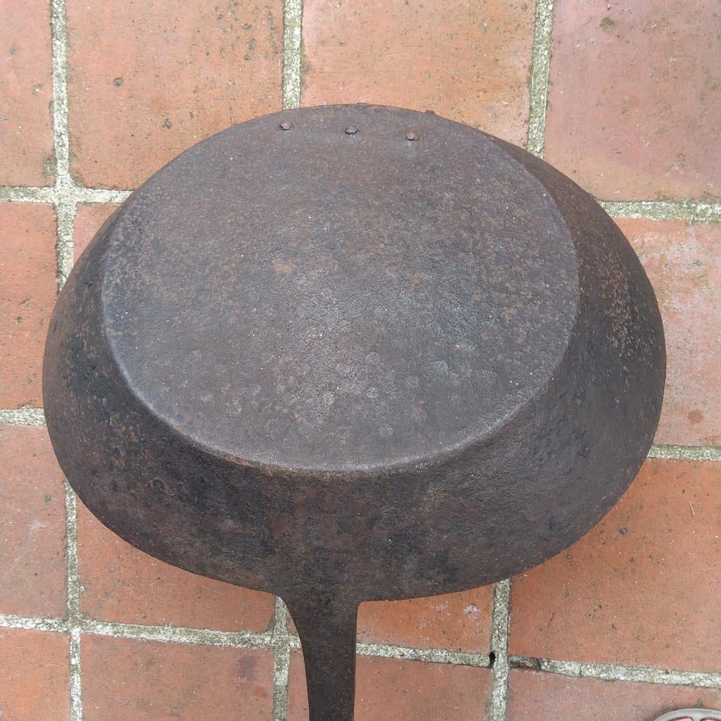 Antieke smeedijzeren haardpan met lange steel, Antiek en Kunst, Antiek | Overige Antiek, Ophalen