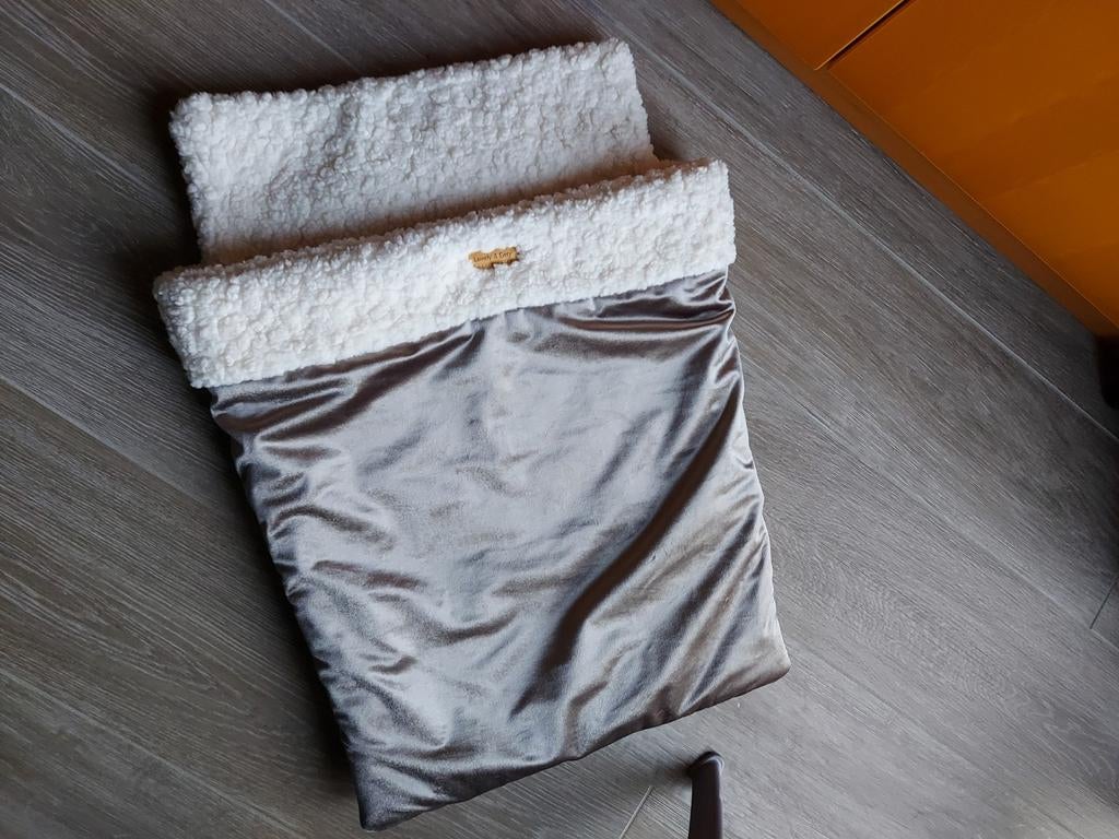 honden/katten slaapzak, kussen , zeteldeken.nieuw., Dieren en Toebehoren, Hondenmanden, Ophalen of Verzenden, Nieuw, Stof