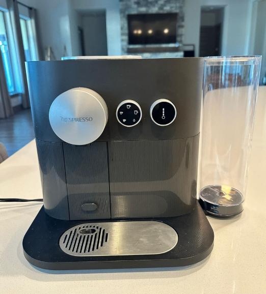 Nespresso Expert, Electroménager, Machine à espresso, Réservoir d'eau amovible, Dosettes et capsules de café, Enlèvement