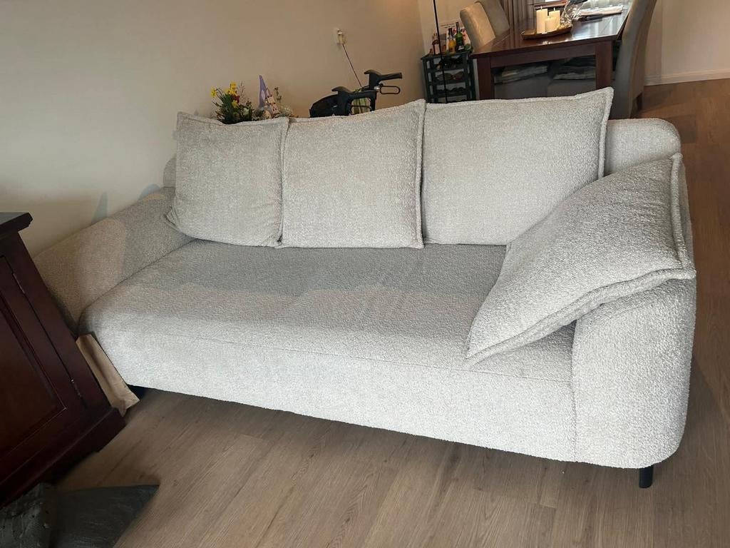 2/3 zits bank zetel te koop beige bouclé stof, Huis en Inrichting, Ophalen, Stof