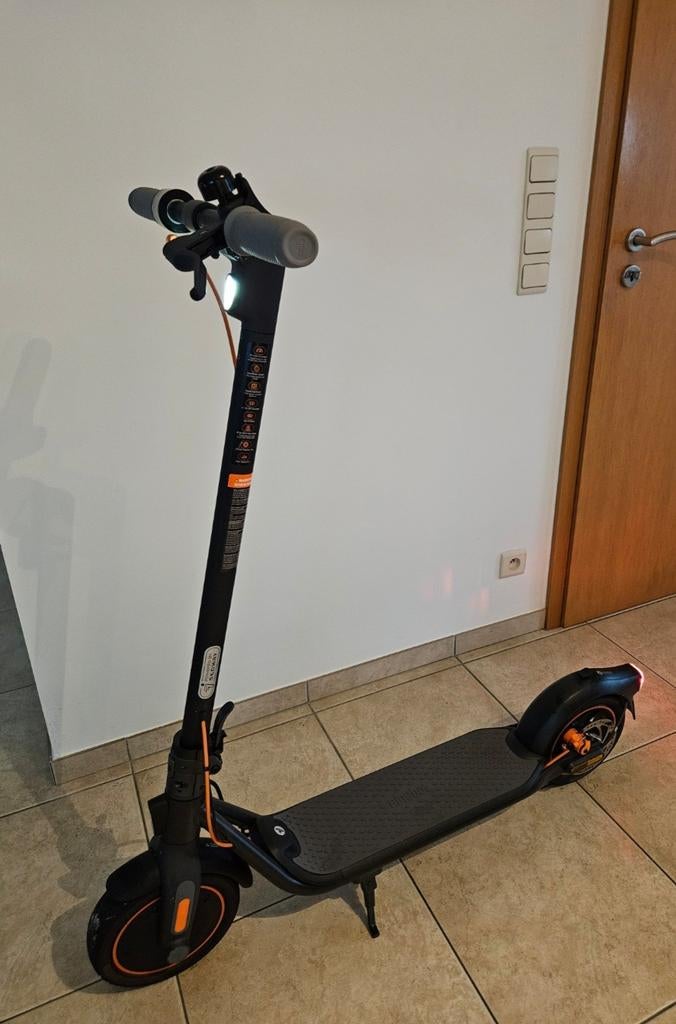 À vendre 350€ : trottinette électrique Ninebot Segway F40E, Fietsen en Brommers, Steps