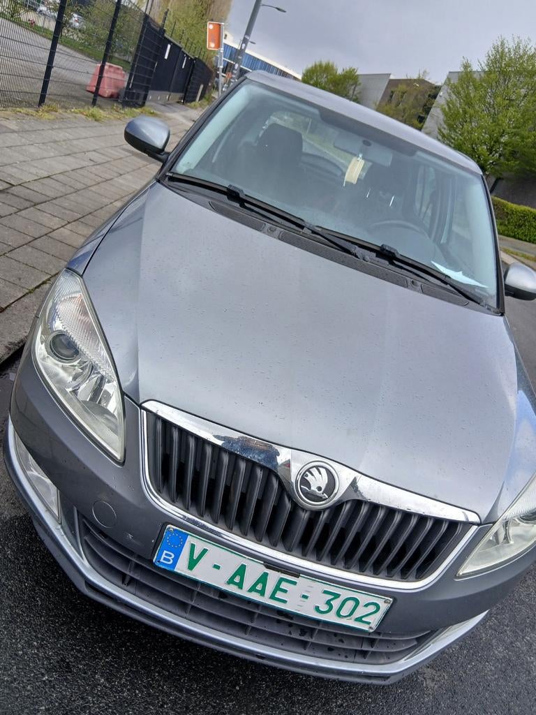 Skoda fabia essence️ anné 2013 euro5 bon état avec 224000km, Autos, Achat, Entreprise, Boîte manuelle, Noir