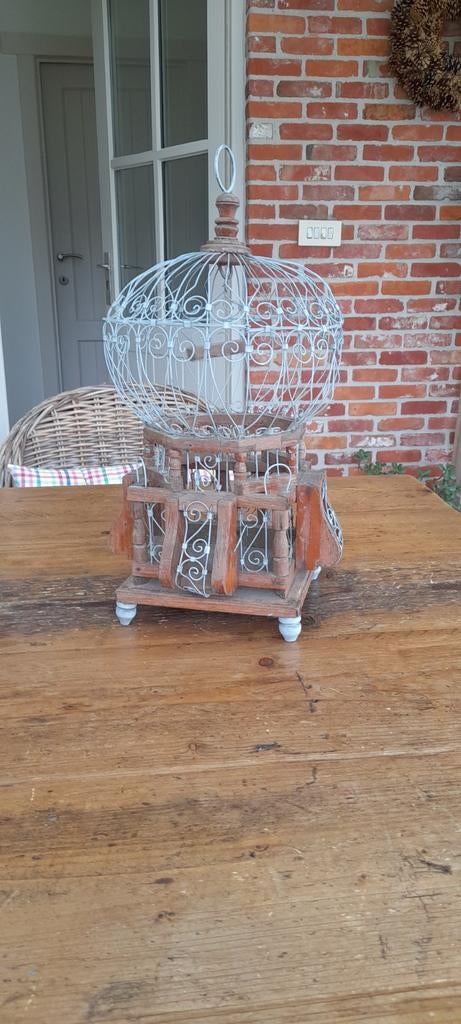 Oude vogelkooi, Enlèvement