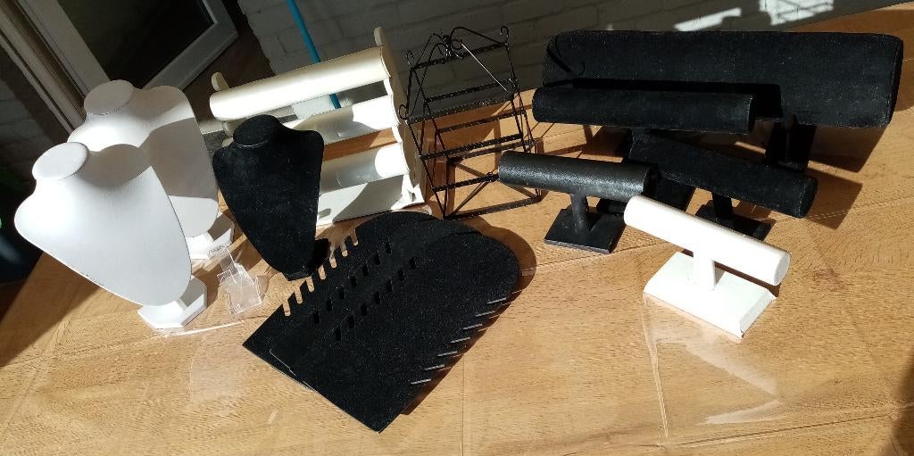 Presentatiemateriaal display voor juwelen, Handtassen en Accessoires, Kettinghangers, Gebruikt, Overige materialen, Zwart, Overige voorstellingen