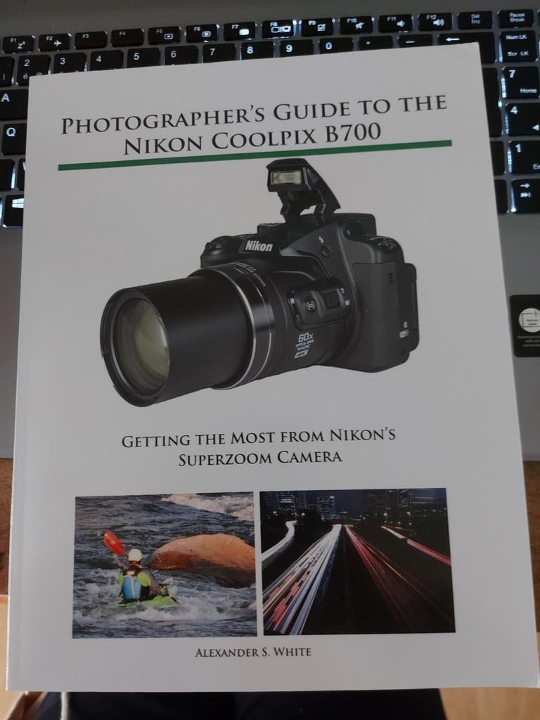 Boek over nikon in het engels, Audio, Tv en Foto, Ophalen of Verzenden, Zo goed als nieuw