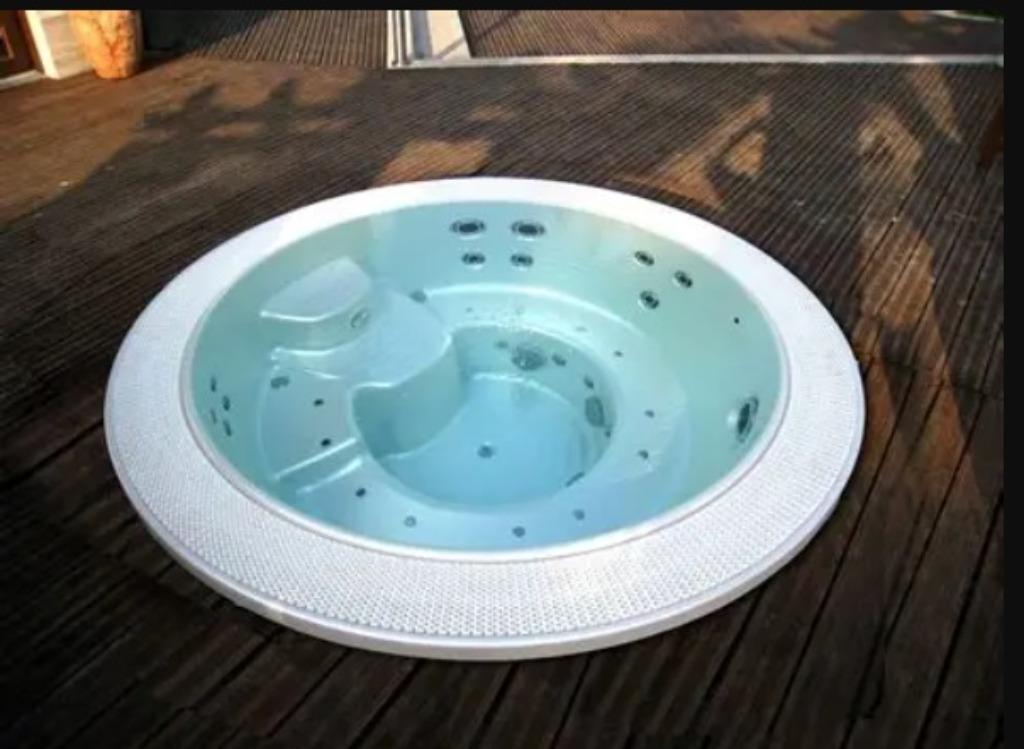 nieuw  Toonzaal model/professionele overloop  jacuzzi, Ophalen of Verzenden, Nieuw