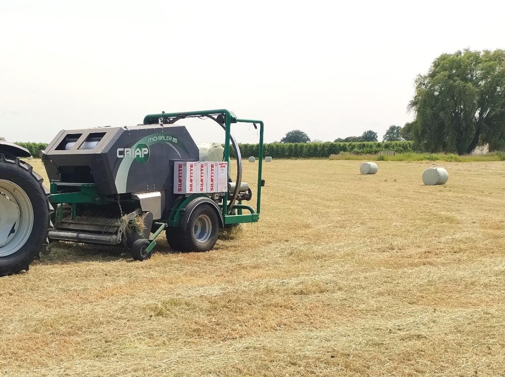 Hooi/ Persen midibalen/ balenpers /Landbouwwerken /Loonwerk, Zakelijke goederen, Ophalen