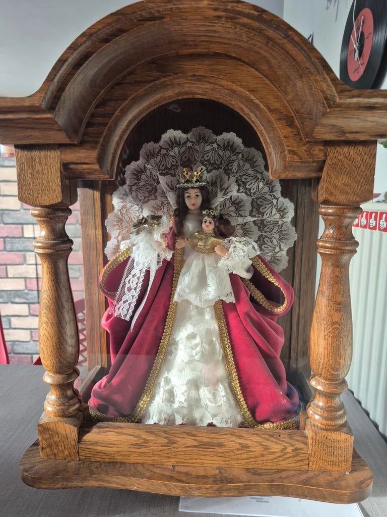 Oud Maria beeld met kind in houten kast / goeie staat, Enlèvement ou Envoi