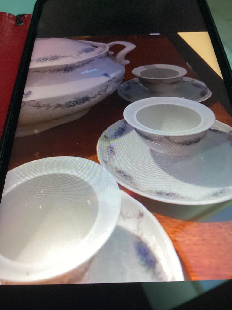 Pièce de vaisselle en porcelaine allemande. 6 coquetiers, Enlèvement
