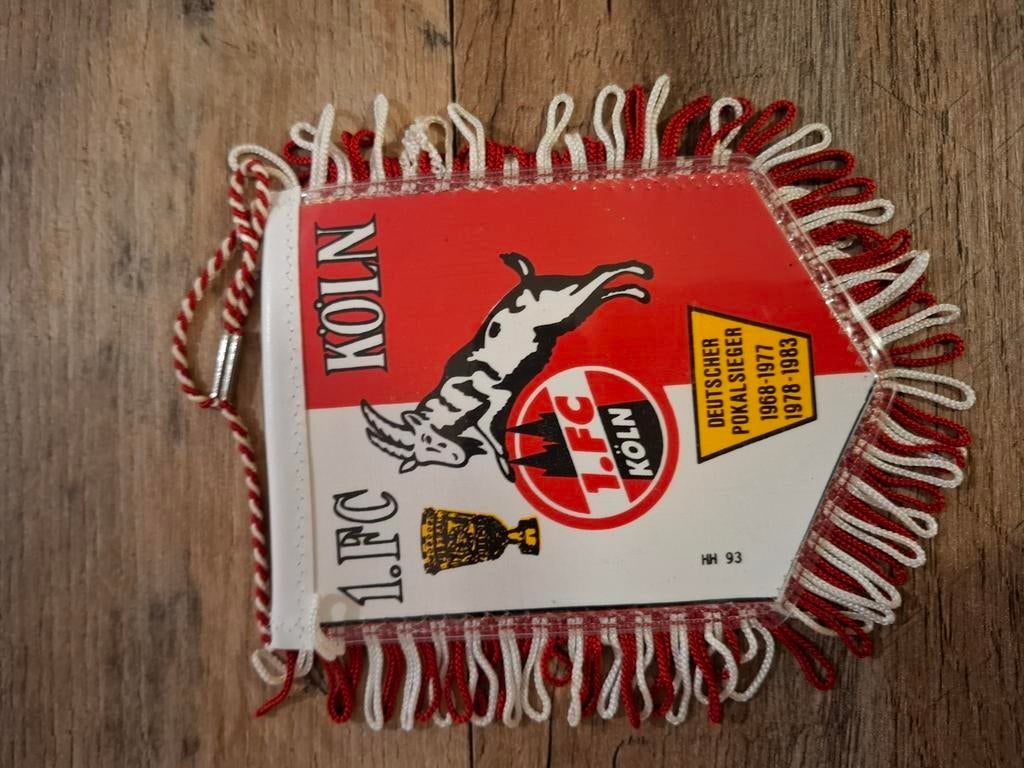 Bannière : FC Köln, Envoi