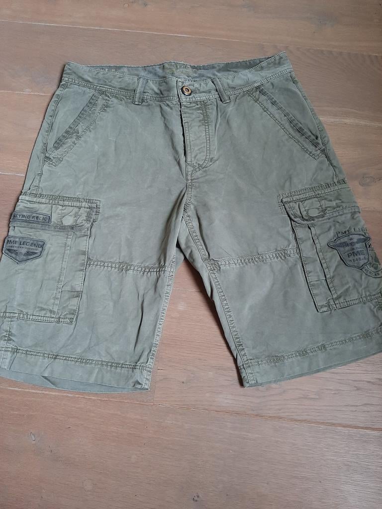 2 shorts van Verschillende merken., Ophalen, Zo goed als nieuw