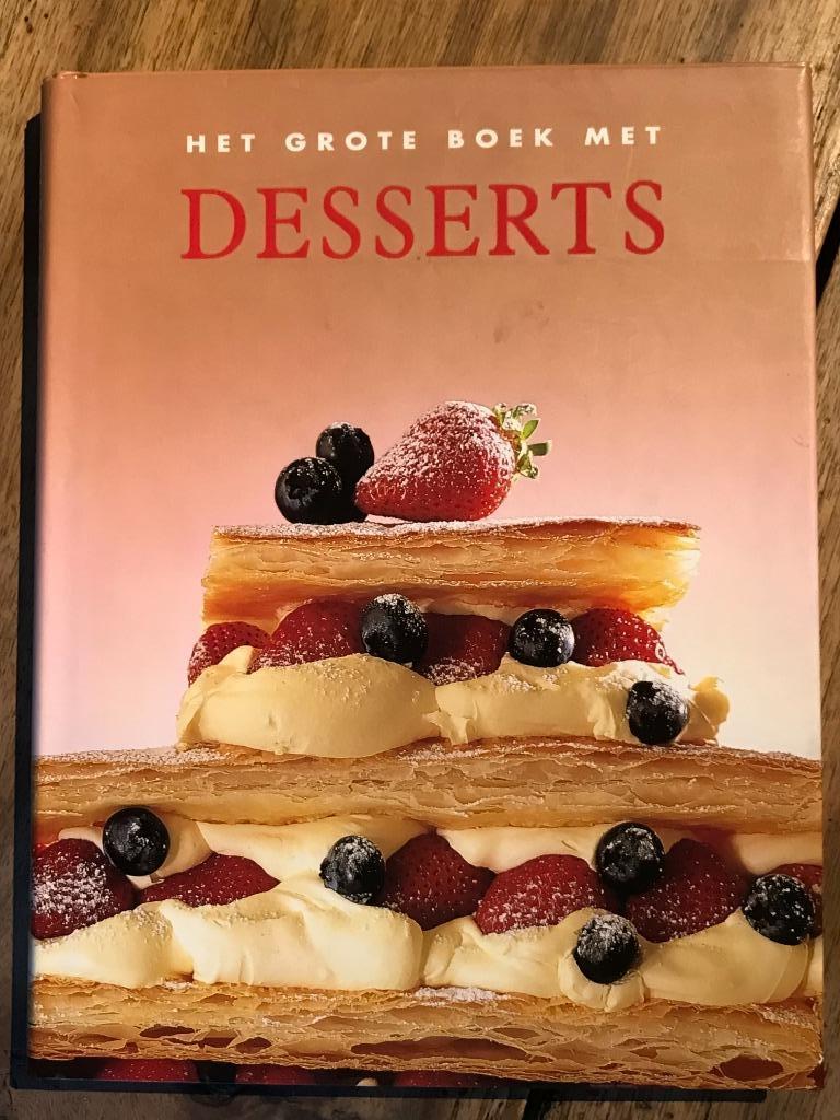 Kookboek "Het Grote Boek Met Desserts" Könemann, Boeken, Kookboeken, Zo goed als nieuw, Taart, Gebak en Desserts, Ophalen of Verzenden