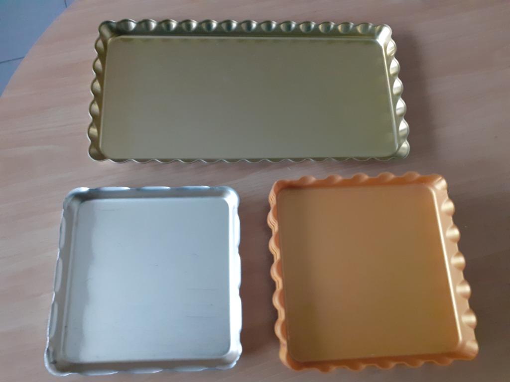 LOT DE 11 PLATEAUX ALIMENTAIRES, Enlèvement