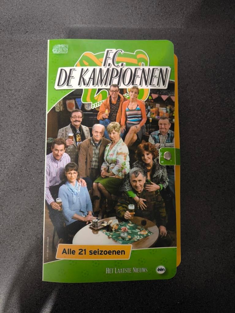 Volledige dvd collectie van fc de kampioenen in verzamelmap, Ophalen of Verzenden