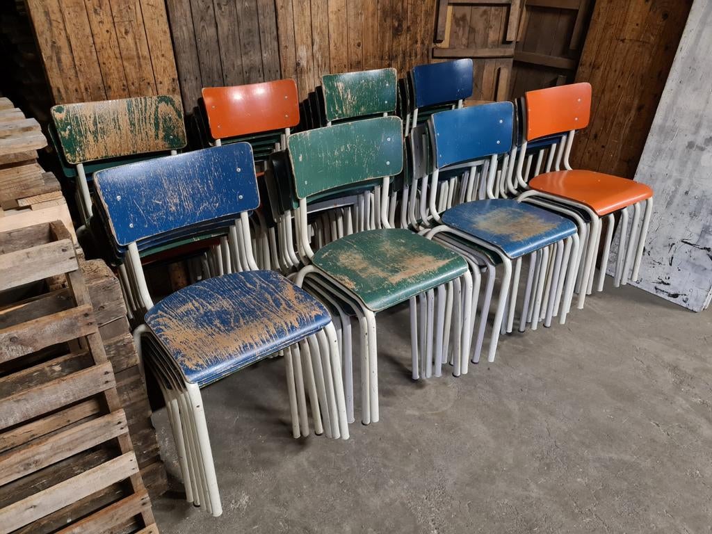 120x lot gekleurde oude STAPELSTOELEN retro vintage partij, Huis en Inrichting, Ophalen, Gebruikt, Retro vintage, Vijf, Zes of meer stoelen