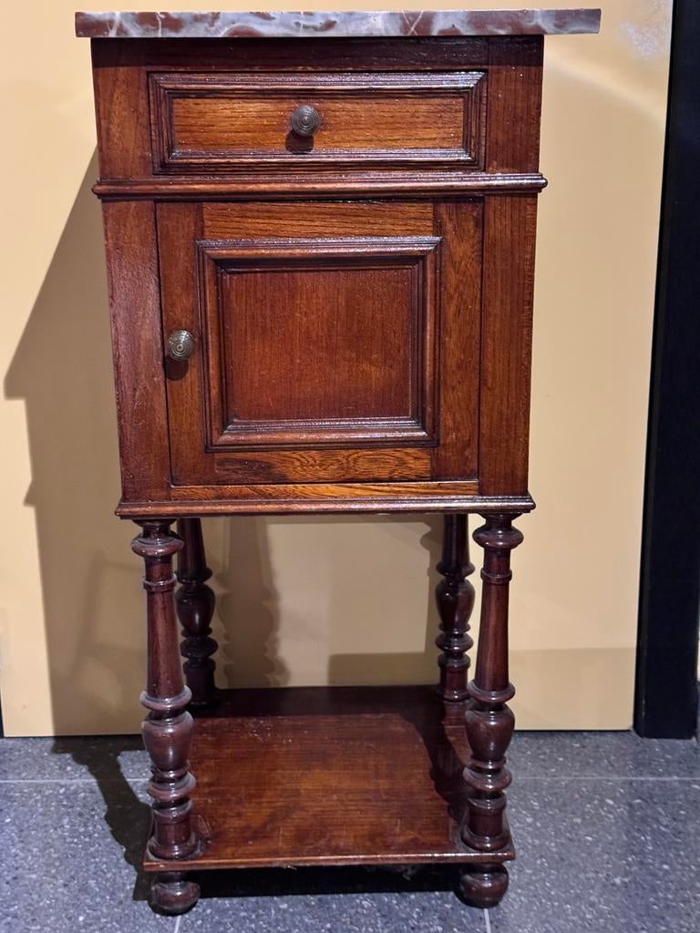 Antiek Massief notenhouten nachttafel ca. 1900, Antiek en Kunst, Ophalen