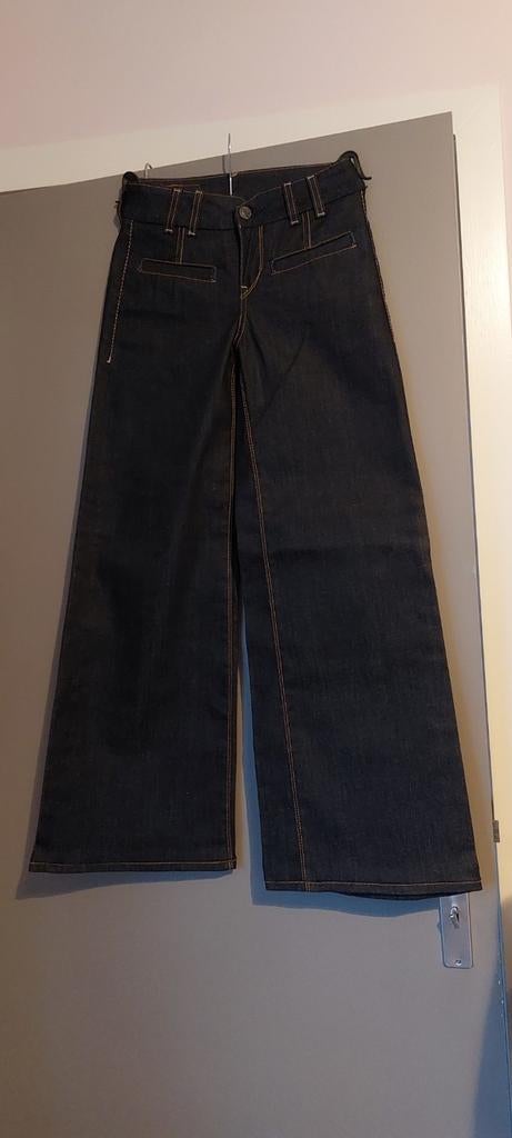 Nouveau jean évasé Levis unisexe taille 140? bleu foncé cout, Enfants & Bébés, Garçon ou Fille, Enlèvement ou Envoi, Levis, Pantalon