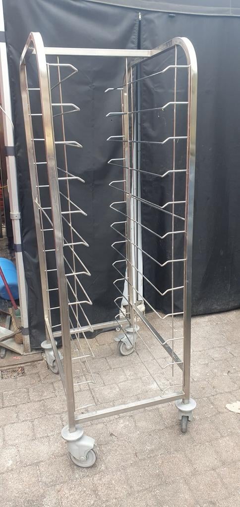 Regaalwagen rvs met 30 nieuwe plateaus, Ophalen