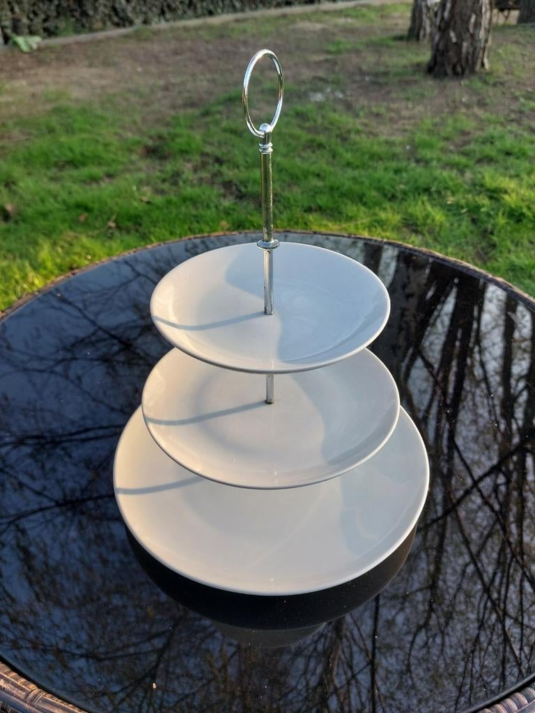 Wit servies - witte etagère, 7 kleine kommetjes, 4 koffietas, Ophalen