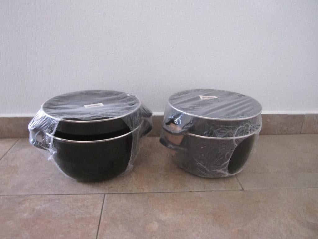 2 GRANDES CASSEROLES A MOULES 24 CM TOUS FEUX NEUVES, Maison & Meubles, Enlèvement ou Envoi, Neuf, Casserole ou Cocotte-minute