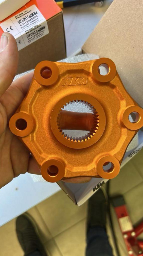 Porte-coussin en caoutchouc KTM Superduke 1290/1390 R/GT !, Motos, Accessoires | Autre, Comme neuf, Enlèvement ou Envoi