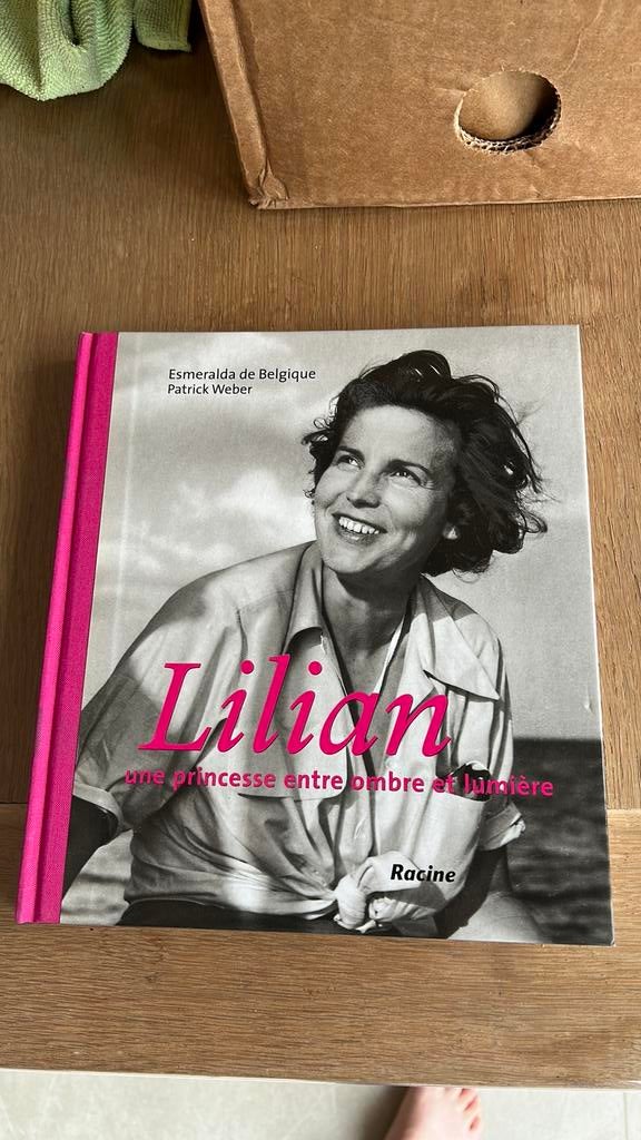 Boek ‘Liliane une princesse entre ombre et lumière’, Livres, Mode, Enlèvement, Comme neuf