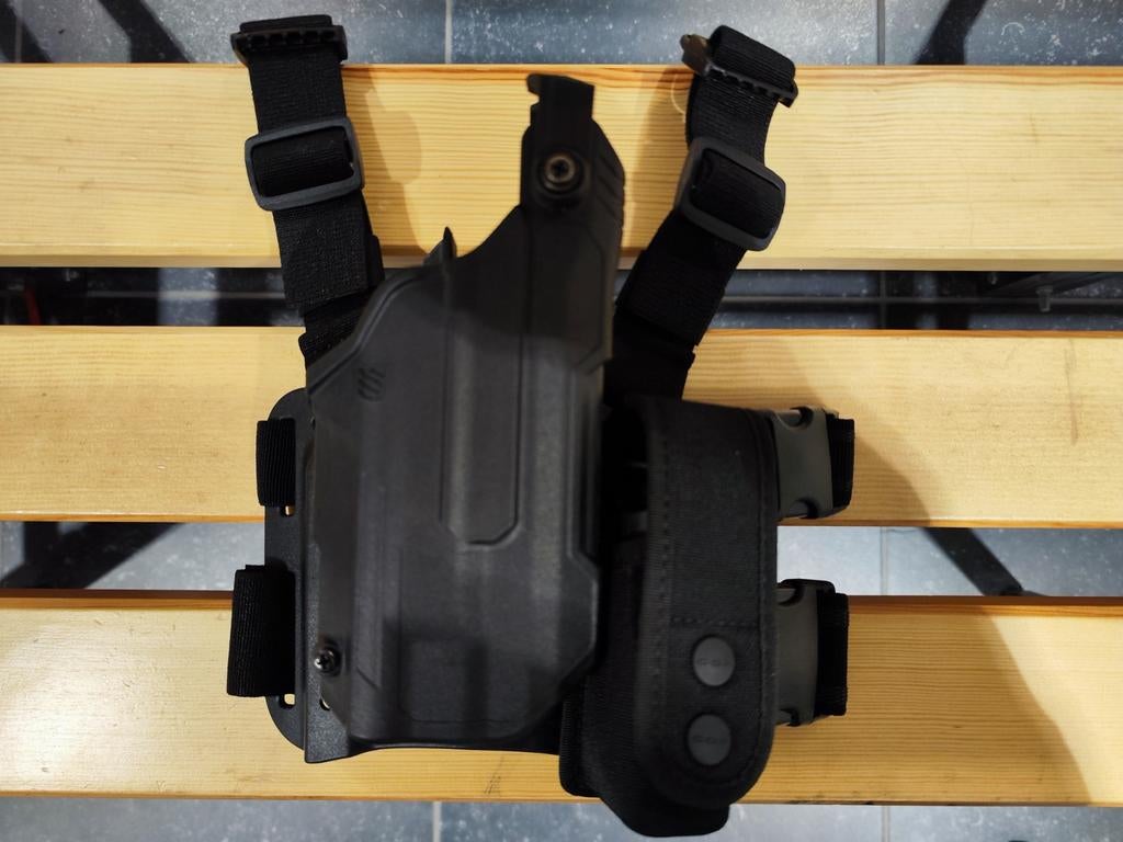 Glock 17 holster met lamp + Blackhawk dijplaat, Ophalen of Verzenden