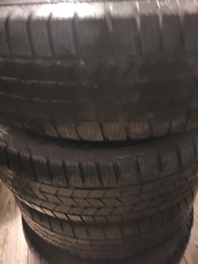 4 pneus continental 225/65R17, Autos : Pièces & Accessoires, Pneus & Jantes, Pneus hiver, Enlèvement, Utilisé, Véhicule tout-terrain