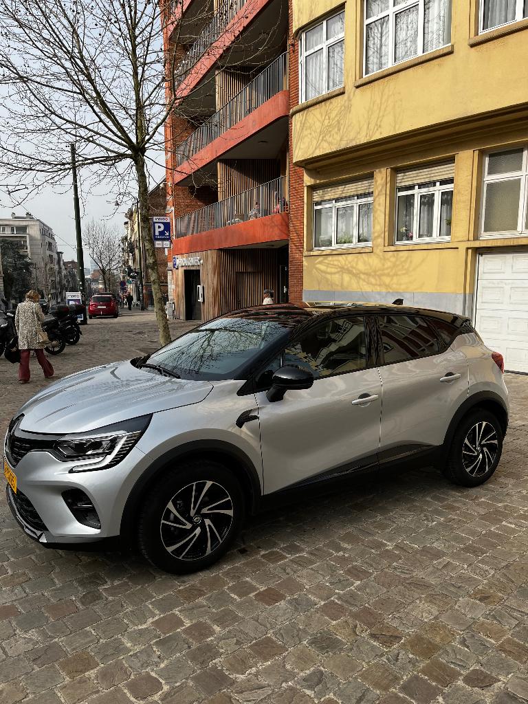 Renault Captur 2023–7500 km–Comme neuve–Pneus hiver, Argent ou Gris, Euro 6, 700 kg, Autre carrosserie