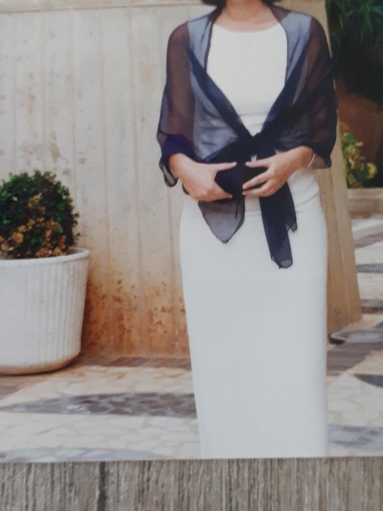 Elegante galajurk in crèmewitte-kleur met een ronde halslijn, Kleding | Dames, Wit, Gedragen, Onder de knie, Ophalen