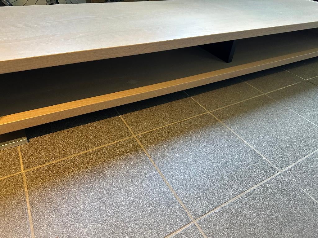 Meuble TV design Zymbioz — aspect chêne gris moderne, Maison & Meubles, Armoires | Mobilier de télévision, Comme neuf, Moins de 100 cm