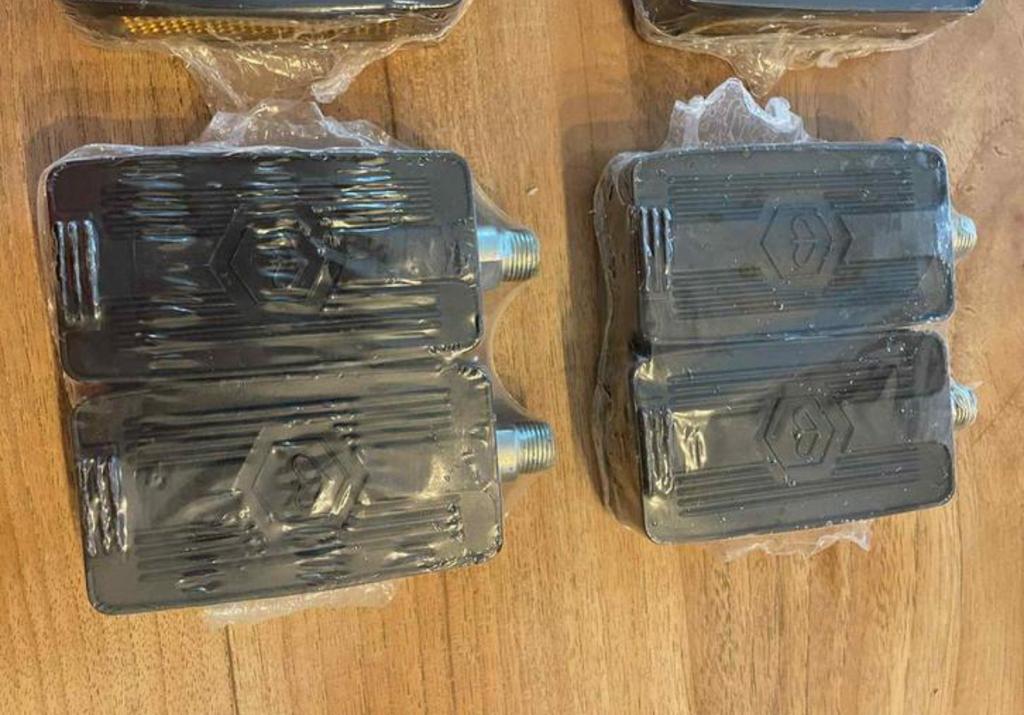 Originele Piaggio voetpedalen, New Old Stock, Vélos & Vélomoteurs, Cyclomoteurs | Tomos, Enlèvement ou Envoi, Comme neuf