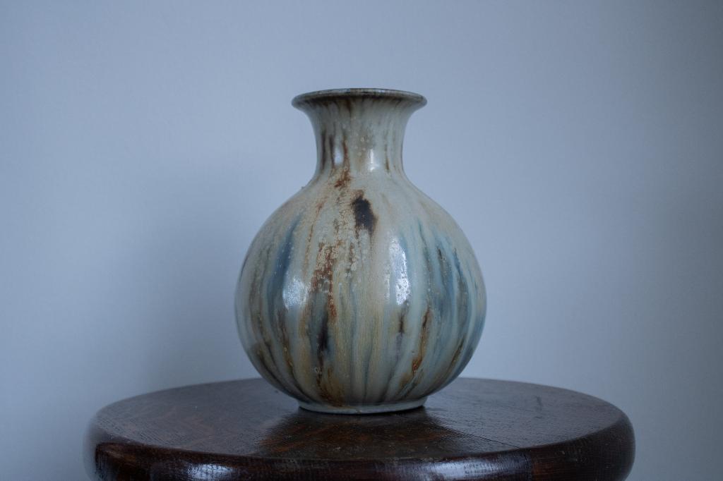 Vase bulbeux Roger Guérin en céramique, Enlèvement ou Envoi