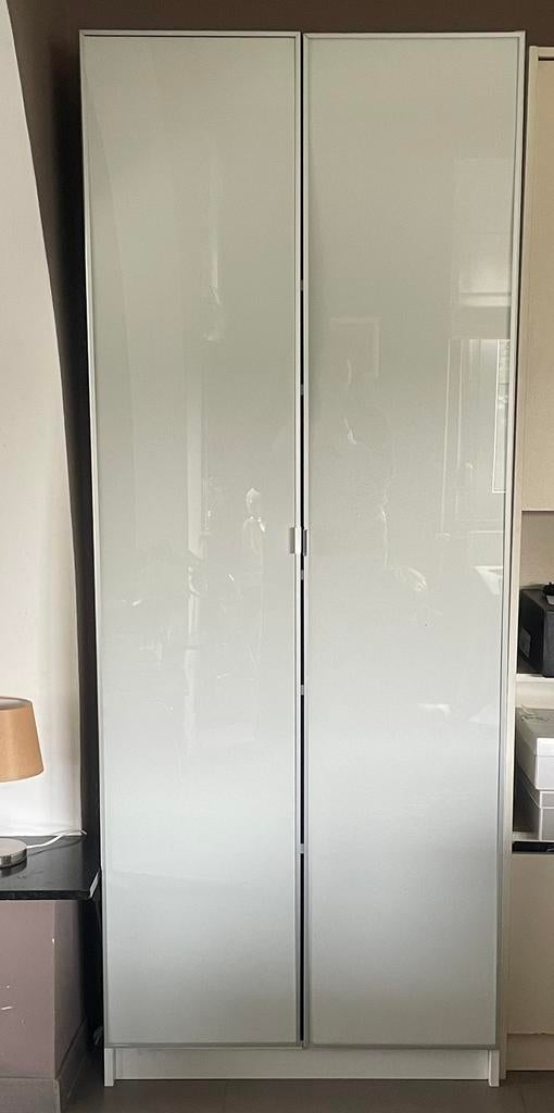 Boekenkast Billy HÖGBO + glazen deuren Ikea - Nieuwstaat, Huis en Inrichting, Kasten | Kleerkasten, Ophalen, Zo goed als nieuw