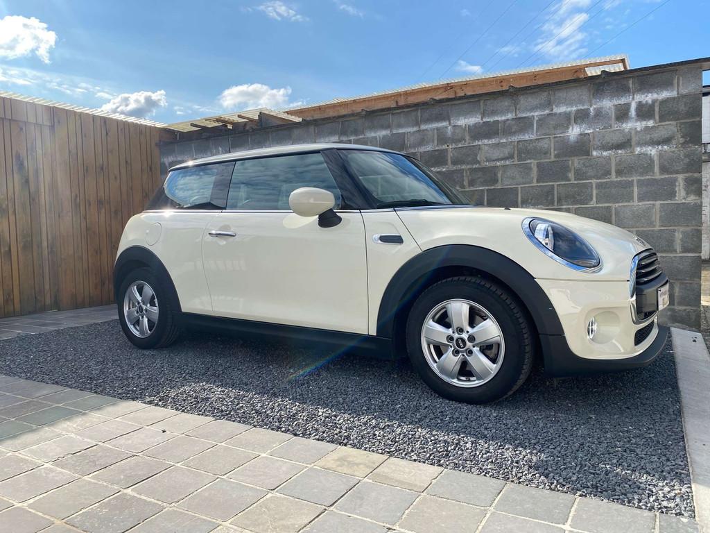 Mini One 1.5i Led Virtual Navigatie CarPlay Slechts 55000km, 4 zetels, Gebruikt, Zwart, Beige