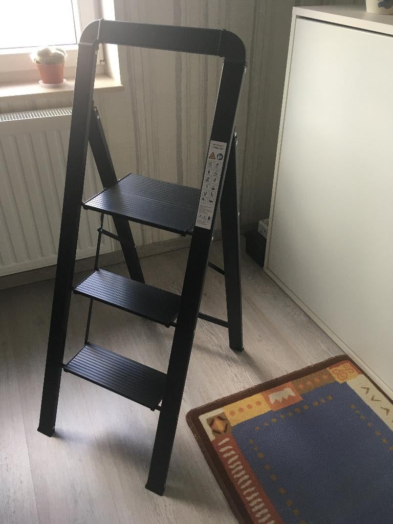 Escabelle neuve 3 marches, Bricolage & Construction, Échelles & Escaliers, Neuf, Pliable ou rétractable/escamotable, Moins de 2 mètres