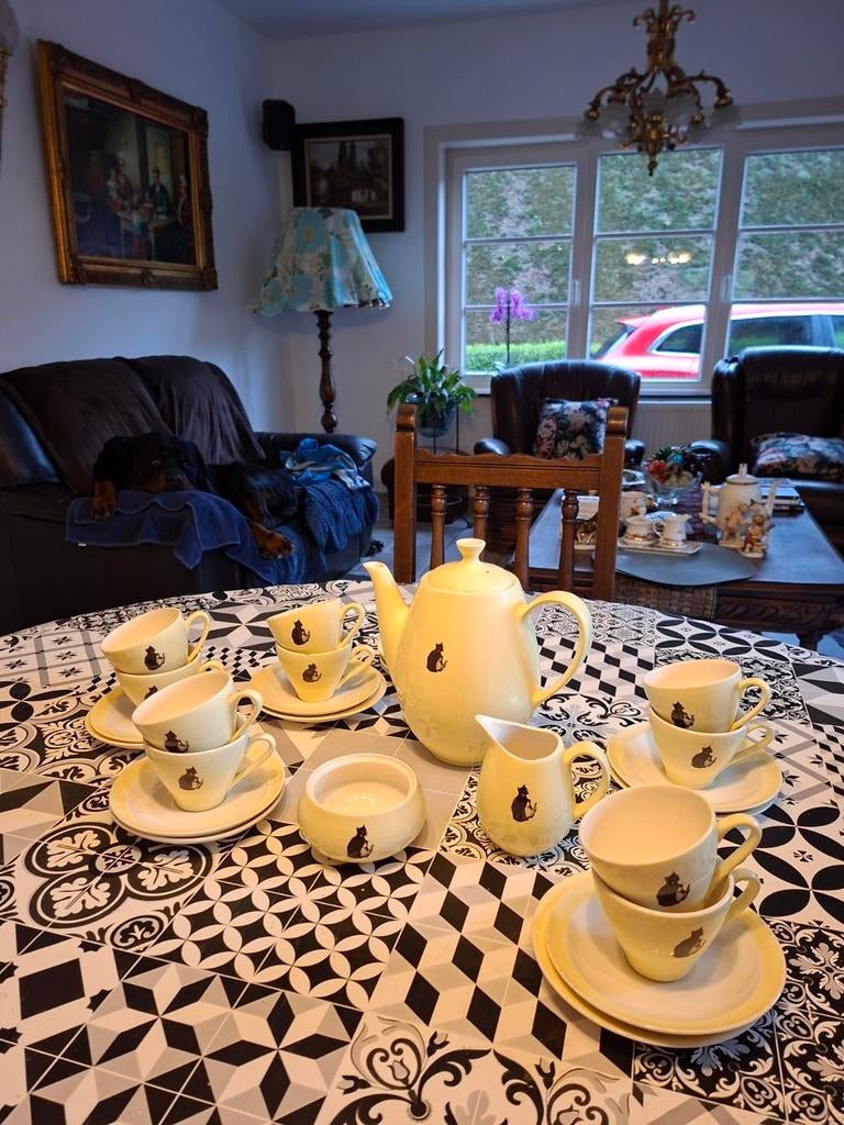 Servies zwarte kat, Ophalen