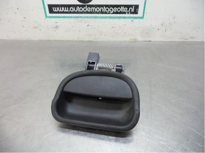 Schuifdeurgreep rechts van een Nissan Kubistar (Kubistar 03-, Auto-onderdelen, Gebruikt, -, -, Ophalen of Verzenden