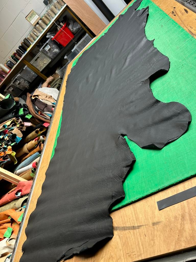 Zwarte kleur halve huid 1.5 mm dikte soepel A-179, Enlèvement ou Envoi