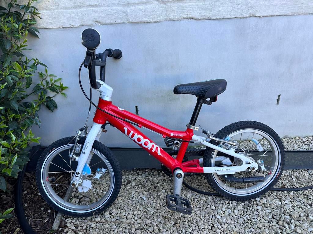 Woom 2 rood, Fietsen en Brommers, Ophalen, Zo goed als nieuw