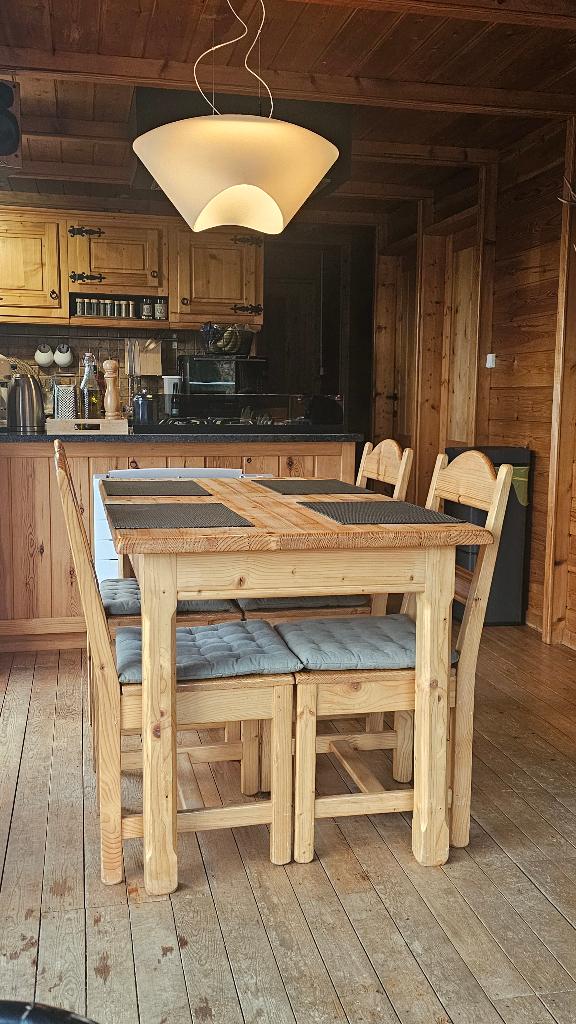 Table à manger rustique entièrement en bois avec 6 chaises, Maison & Meubles, Tables | Tables à manger, Utilisé, 50 à 100 cm, 100 à 150 cm