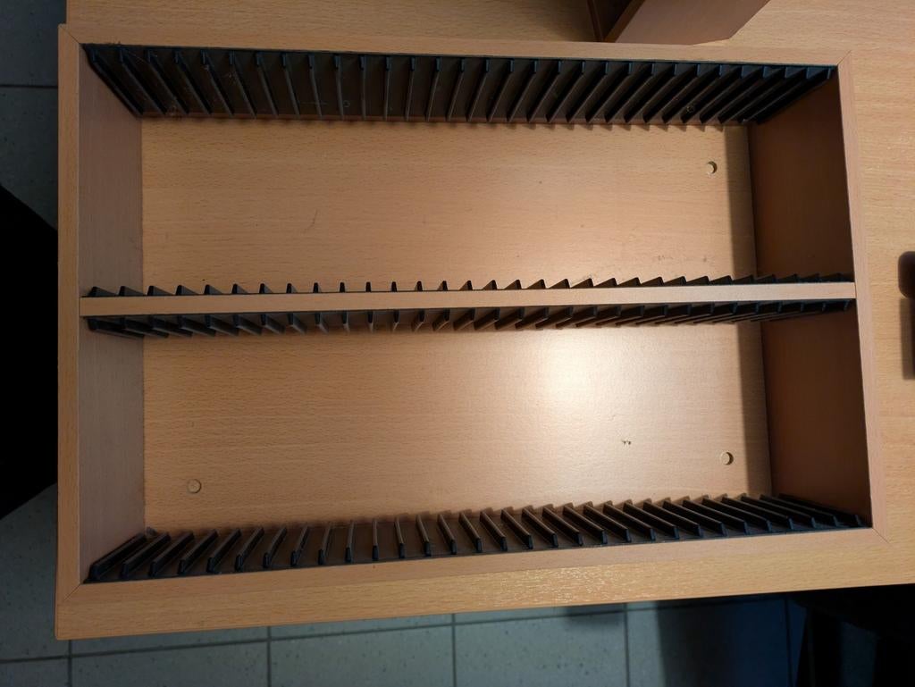 2 étagères - rangement CD, Maison & Meubles, Enlèvement ou Envoi, 25 à 75 disques, Comme neuf, Bois