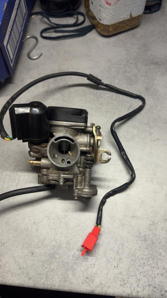 Piaggio 4 takt carburateur Zip/vespa/fly, Fietsen en Brommers, Ophalen of Verzenden, Zo goed als nieuw, Carburateur