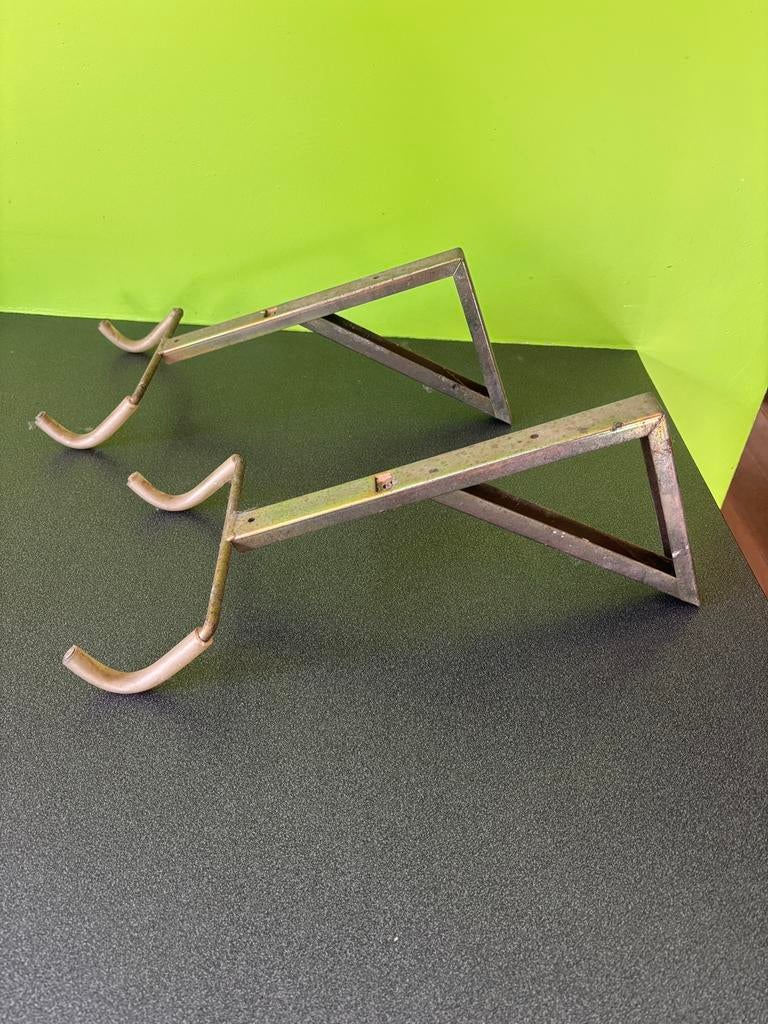 Muurhaken, Ophalen, Zo goed als nieuw