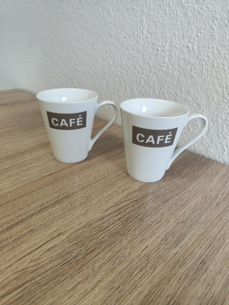 Twee witte tassen – Café design, Huis en Inrichting, Keuken | Servies, Ophalen, Zo goed als nieuw