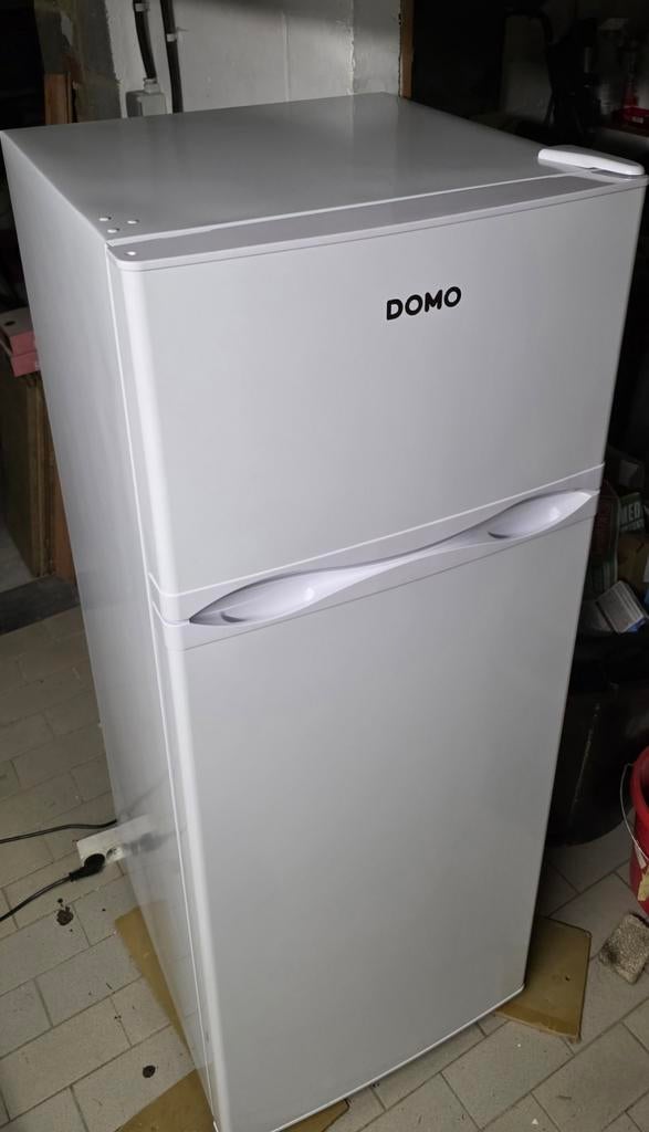 Frigo réfrigérateur domo. Acheté en avril 2024, Comme neuf, 60 cm ou plus, Avec congélateur séparé, Enlèvement