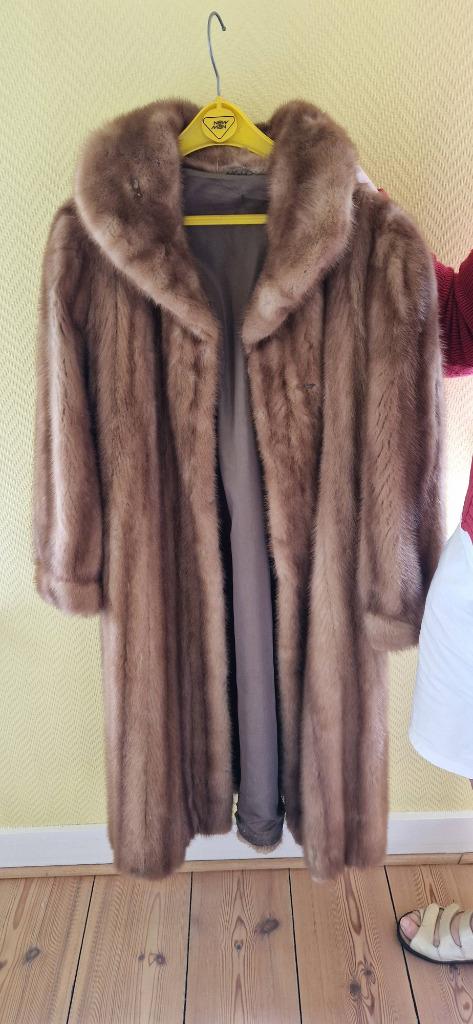 Luxe lange nertsmantel – echte pels, Kleding | Dames, Mutsen, Sjaals en Handschoenen, Gedragen, Maat 46/48 (XL) of groter, Ophalen