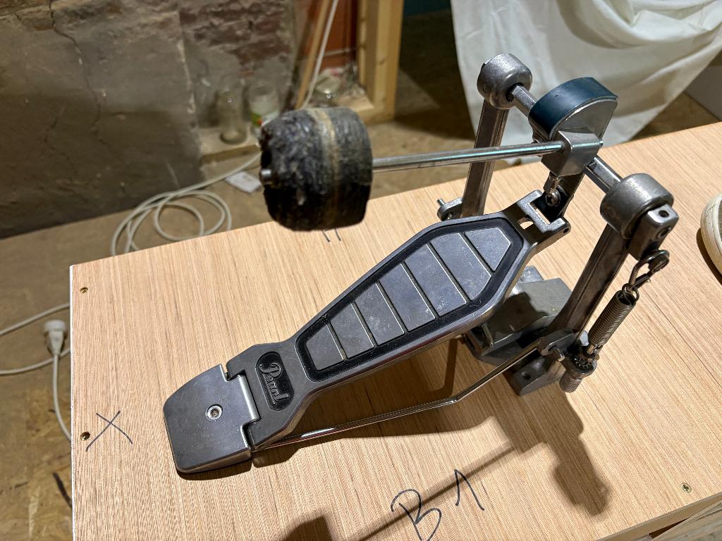 Pédale de grosse caisse de batterie (Pearl), Musique & Instruments, Batteries & Percussions, Enlèvement ou Envoi, Utilisé, Pearl