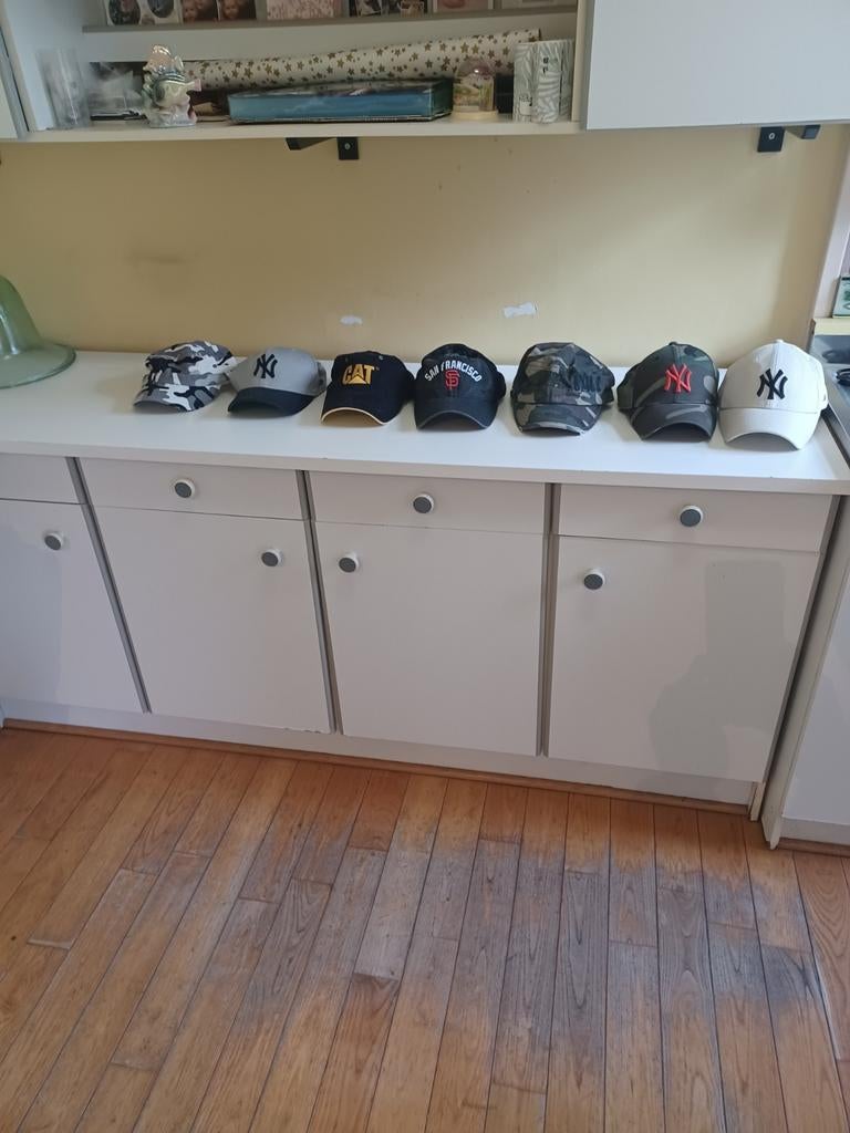 CASQUETTE, Enlèvement, Casquette